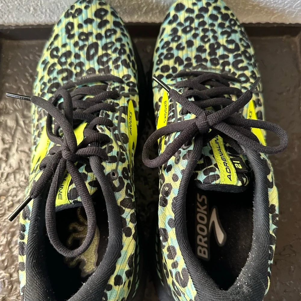 Brooks Women's Mint Green Black Leopard Print Running Shoes - Picture 5 of 11